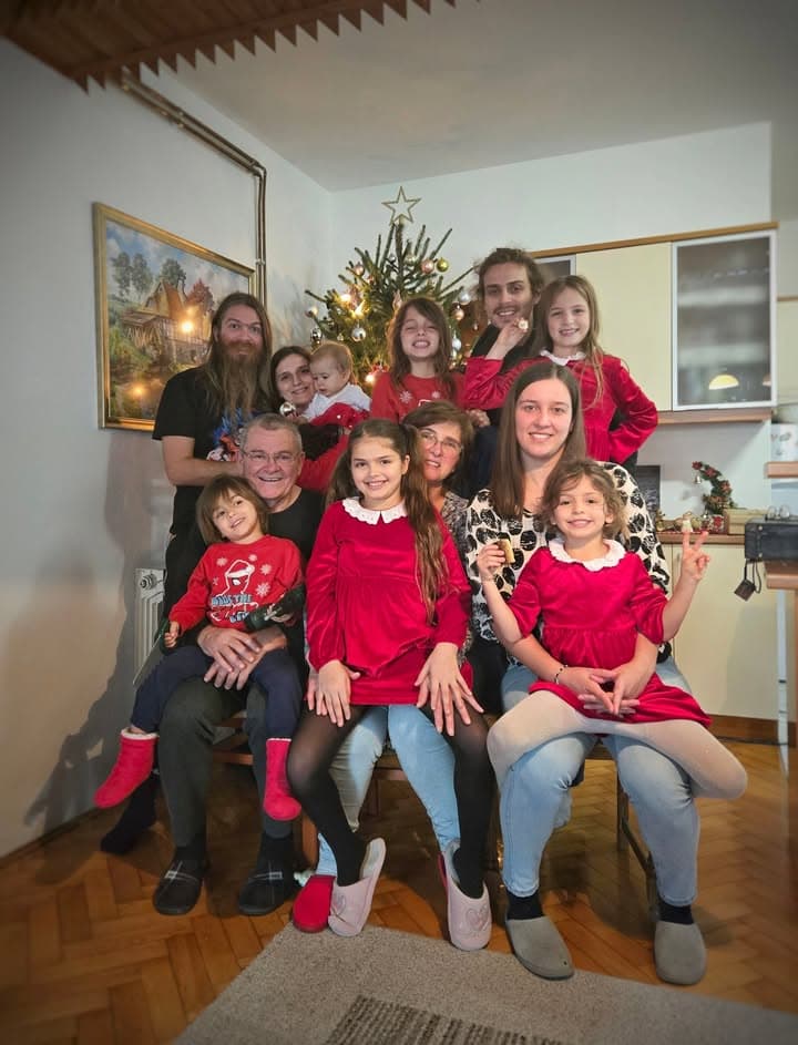 HAHA Božić svima od HAHA familije!