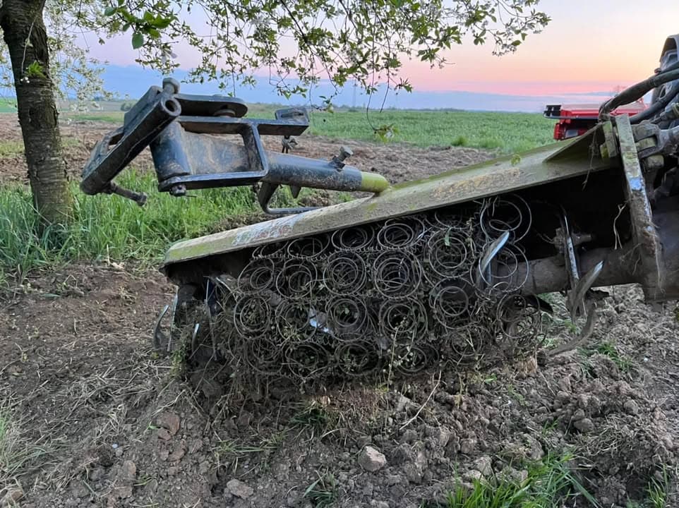 Frezamo stare madrace, stare žice, srušene ograde, frezamo :D (Vrijedi i za malčer xD)