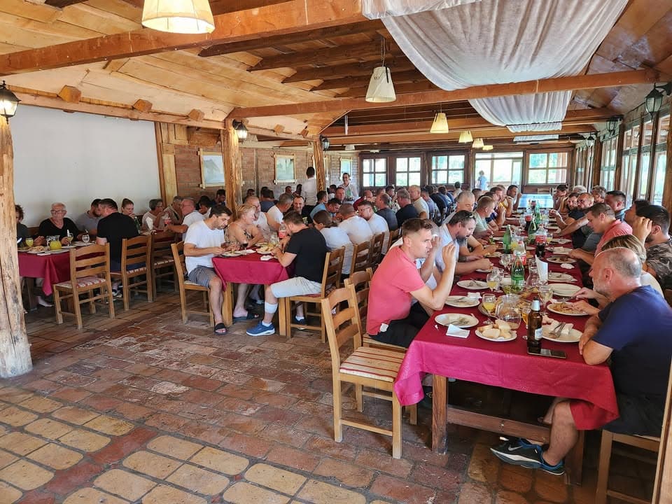 Sve spremno za zajednički plasman lješnjaka..